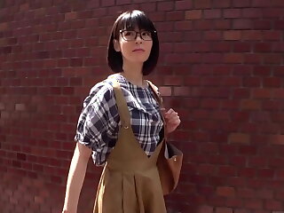 マジ軟派、初撮。 1179 彼氏が3年もいないというのに最後にセッ&cir;スしたのはなんと3日前！！あれれ、おっとり大人しそうな見た目と違って意外にも奔放？！しかも相手は教え子の親？！なんということでしょうwwまぁおかげでこちらも本題に入りやすくなりましたわww http&colon;&sol;&sol;bit&period;ly&sol;3MC3Lul