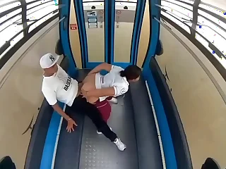 Sexo en público en un cablebus teleférico